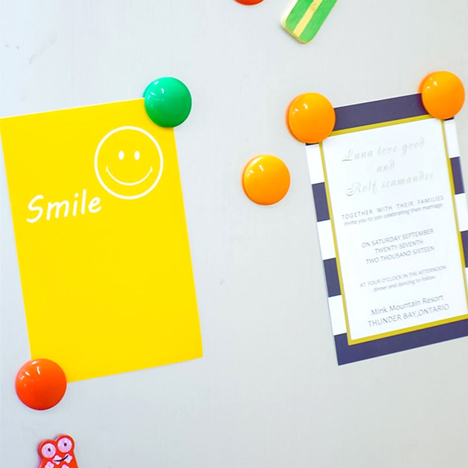 Magnetic particles for whiteboard use Magnetic particles for whiteboard use